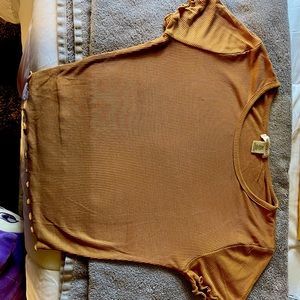 Ribbed and ruffled sleeves. Mustard Yellow